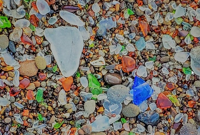 Уссурийский залив, Владивосток, Россия. "Glass beach" on the Ussuri Bay in Vladivostok, Russia.