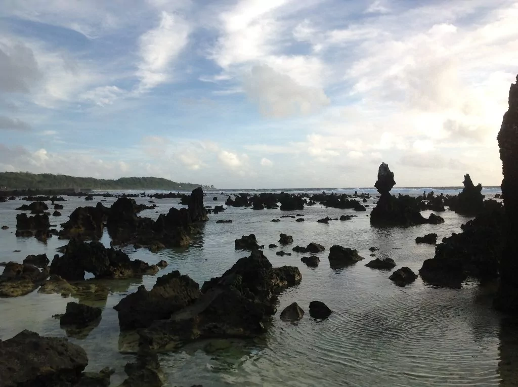 nauru pinnacles bay