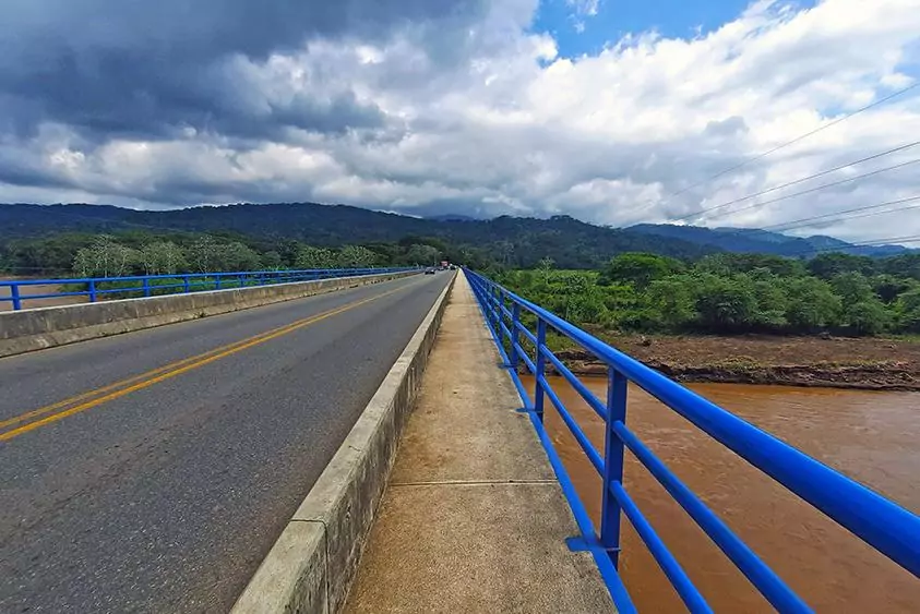 crocodile bridge costa rica walkway