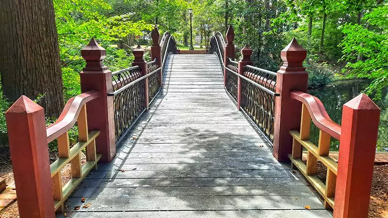 sunken garden williamsburg virginia us crim dell bridge front