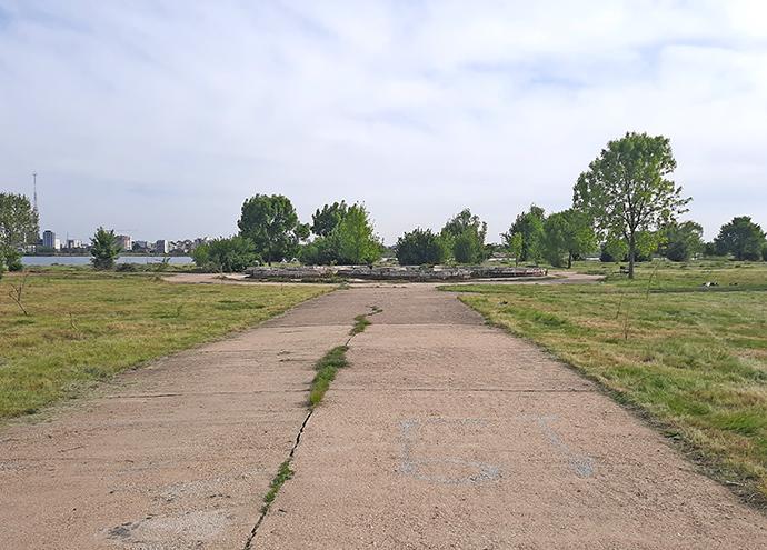 Bucharest Romania Insula Ingerilor Lake Dambovita Lacul Morii Angels Island pathway