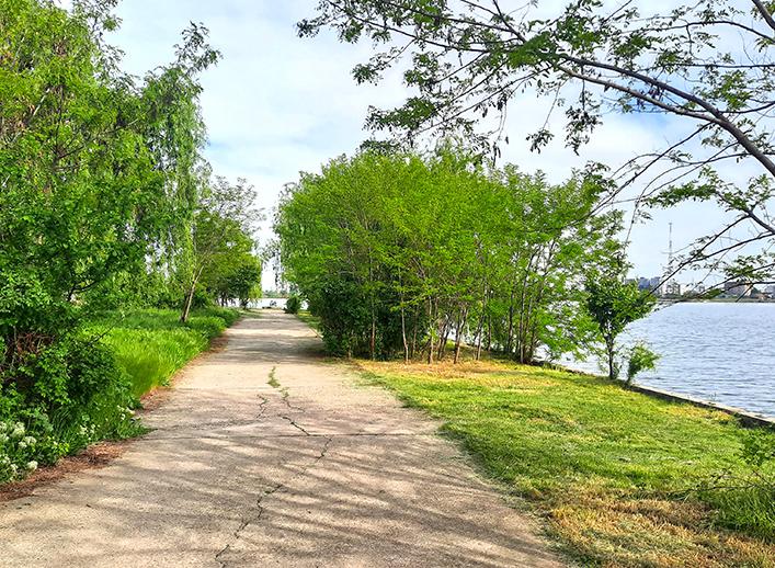 Bucharest Romania Insula Ingerilor Lake Dambovita Lacul Morii Angels Island trail