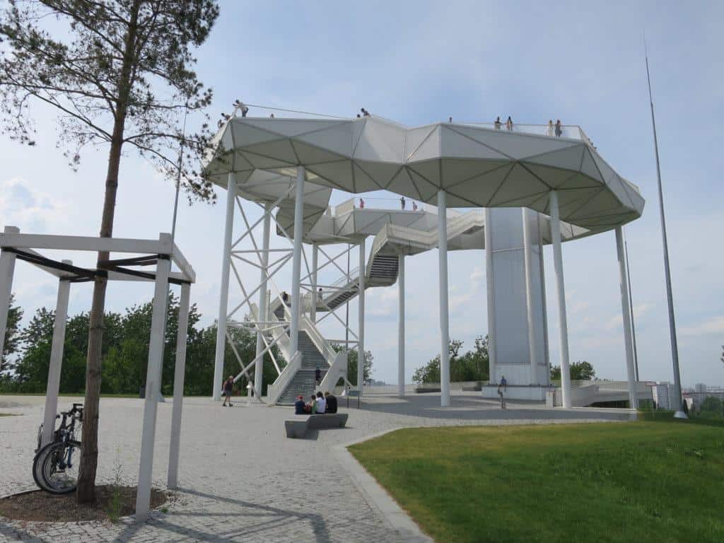 Aussichtsturm Wolkenhain auf dem Kienberg Berlin Germany 5