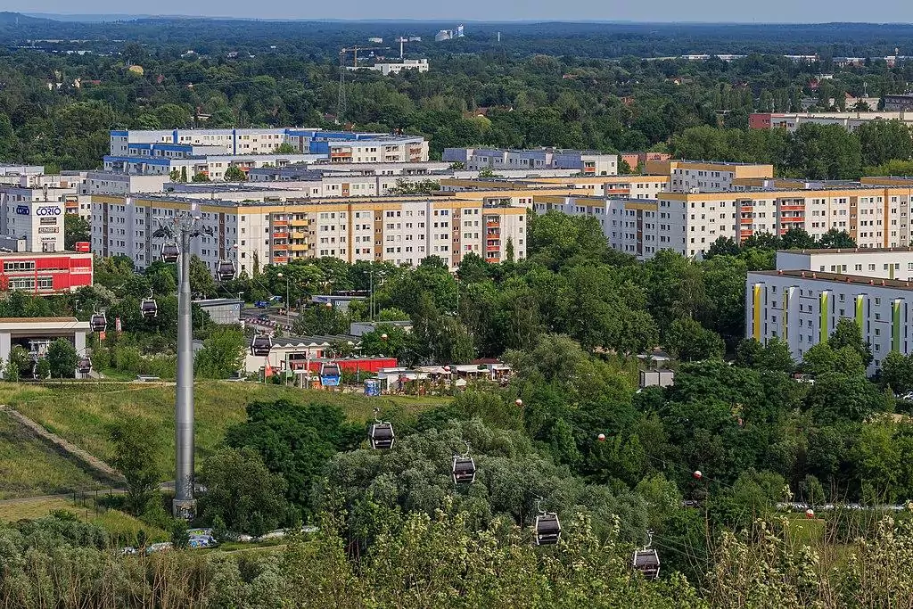 Aussichtsturm Wolkenhain auf dem Kienberg Berlin Germany view 8