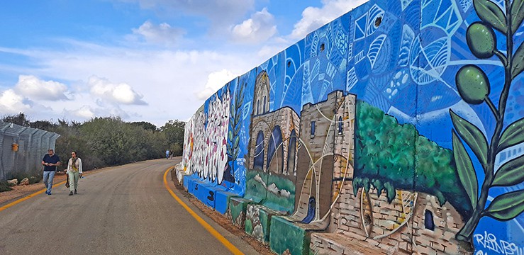 The Talking Walls of Shetula Kirot Medabrim Israel 2