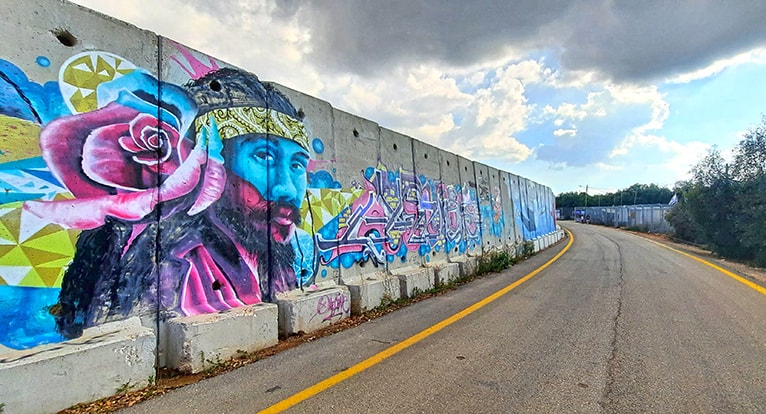 The Talking Walls of Shetula Kirot Medabrim Israel 4